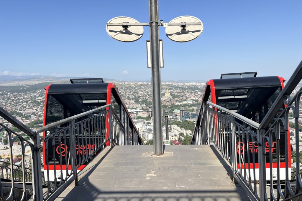 8в